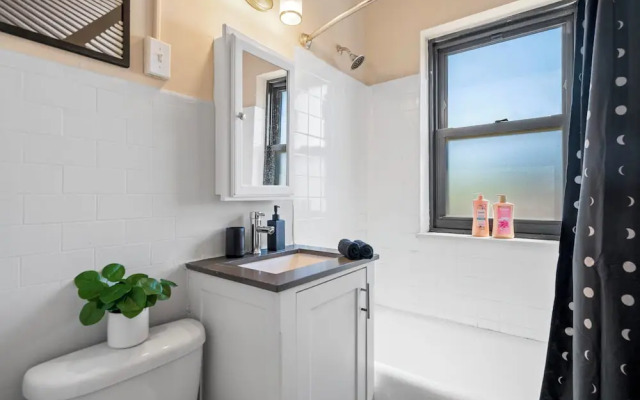 Modern 1BR - Kenwood 501