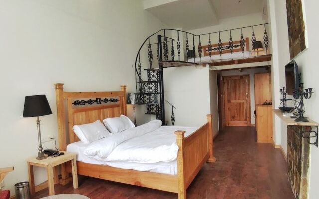 Summit Stonewood Hotel