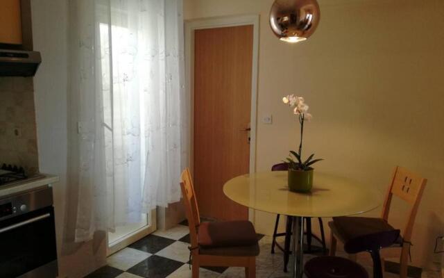 Apartment Yelena Rose West