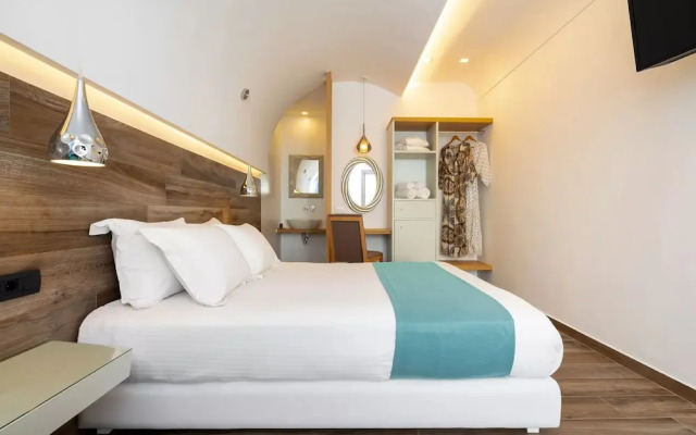 Deluxe Hotel Santorini