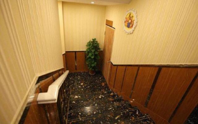 Bear house chain hotel (Shanghai Chuansha subway station store)