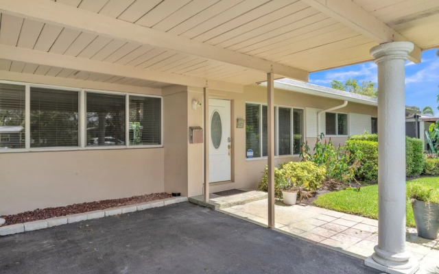 Shangri-la 3 Bedroom Home by RedAwning