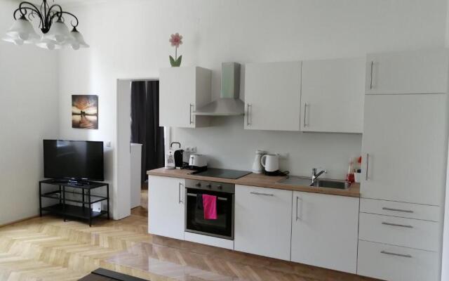 Devich Apartments 1614