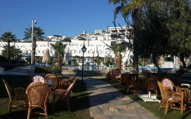 Nagi Beach Hotel