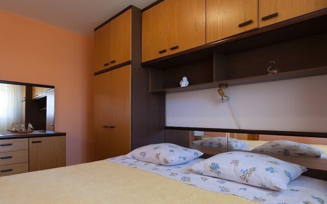 Cozy Apartment in Malinska near Sea