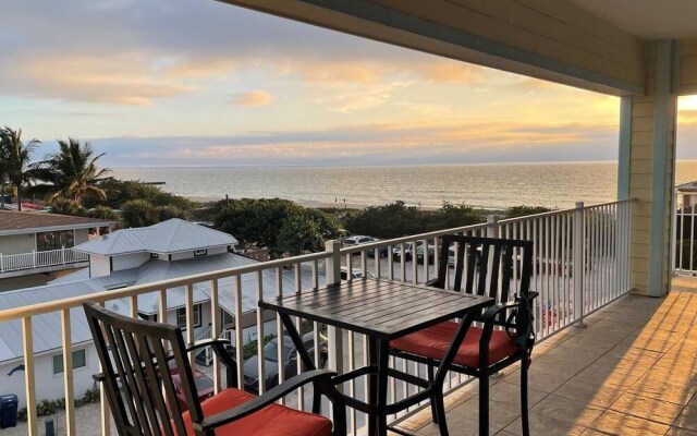 Sans Souci 6 Bedroom Home by RedAwning