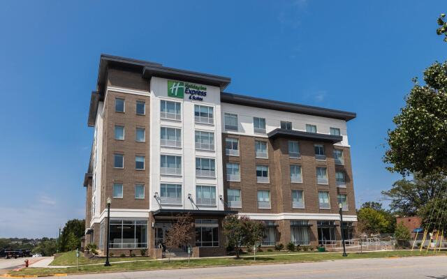 Holiday Inn Express & Suites Columbia Downtown - The Vista, an IHG Hotel