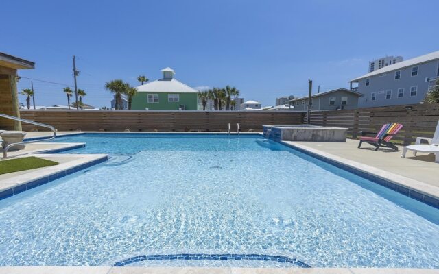 Hot Sand 4 Bedroom Home by RedAwning