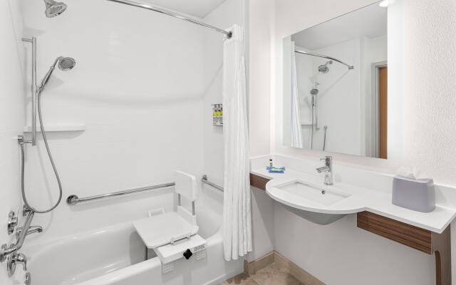 Holiday Inn Express & Suites Palm Bay by IHG