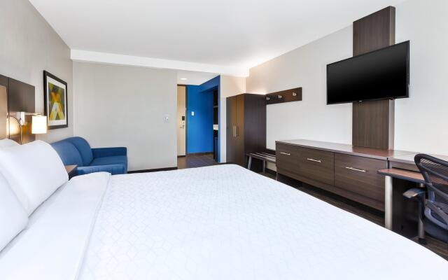 Holiday Inn Express Winnipeg Airport - Polo Park, an IHG Hotel