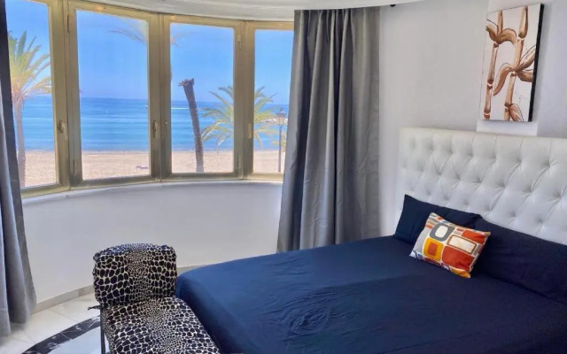 Frontline sea in the center of Puerto Banus.2 Bedrooms.