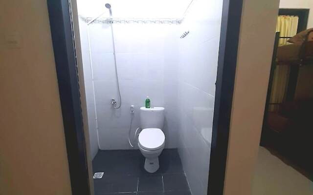 Safe House Bed and Breakfast - Hostel - Adults Ony