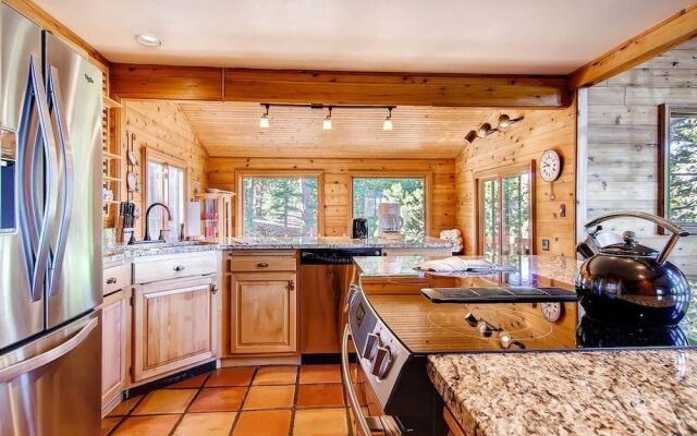 Chalet de Neige by RedAwning