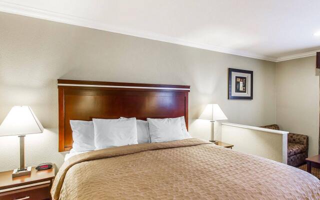 Econo Lodge Inn & Suites Mesa