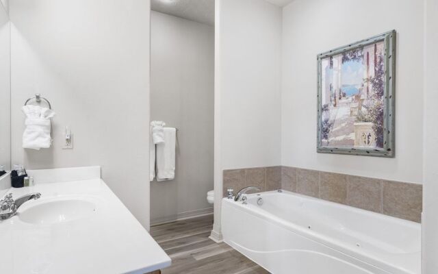 Birdie Lane Beauty - Golf, Pools, Gym, & More!