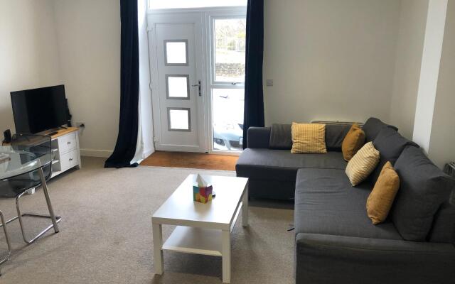 La Fontaine Court Apartments by Aldershot Short Stays