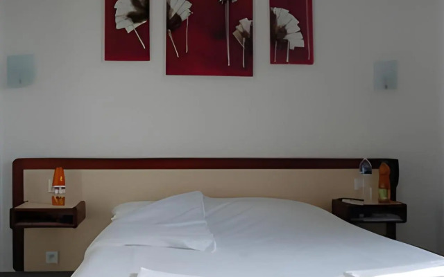 Riviera Hotel