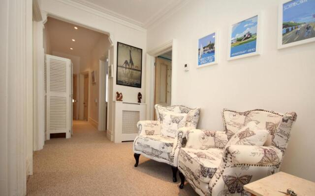 Luxury Apartment & Garden Courtyard