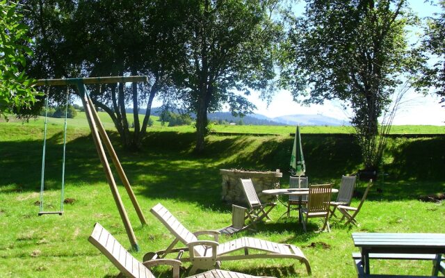 Logis Hôtel Le Gai Pinson