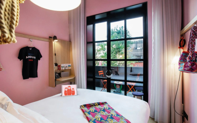 Mob Hotel Paris les Puces