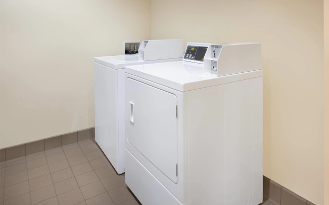 Ramada Plaza by Wyndham Orlando Resort & Suites Intl Drive