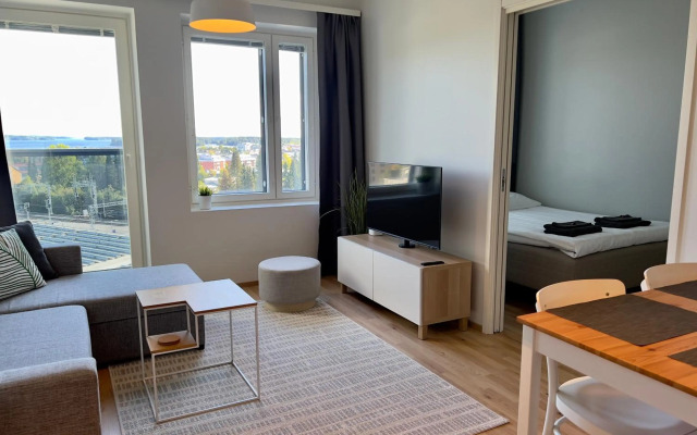 City apartment with lake view and free parking