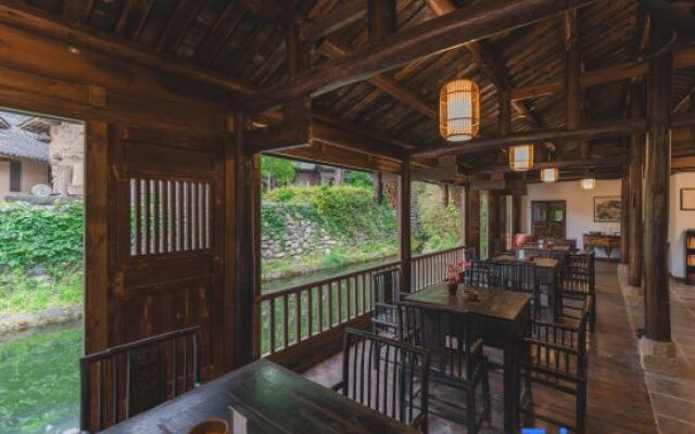 Qujia Courtyard Guesthouse