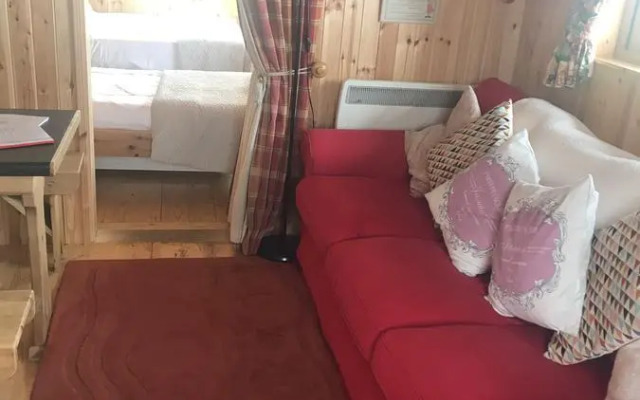 Cosy Countryside Log Cabin