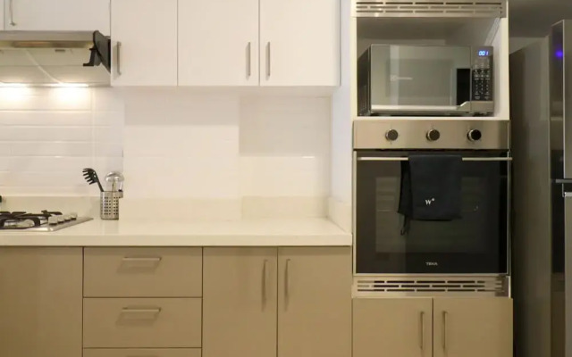 w Sophisticated 2BR With Balcony in Miraflores