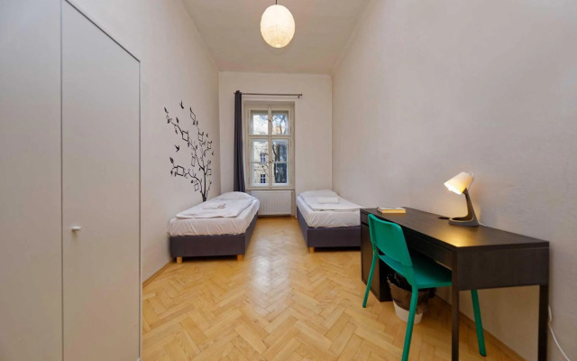 Apartment Manesova 4