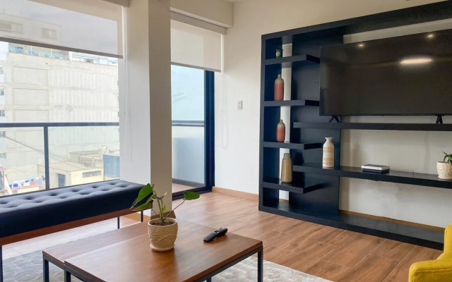 w Captivating 2BR With Balcony in Miraflores