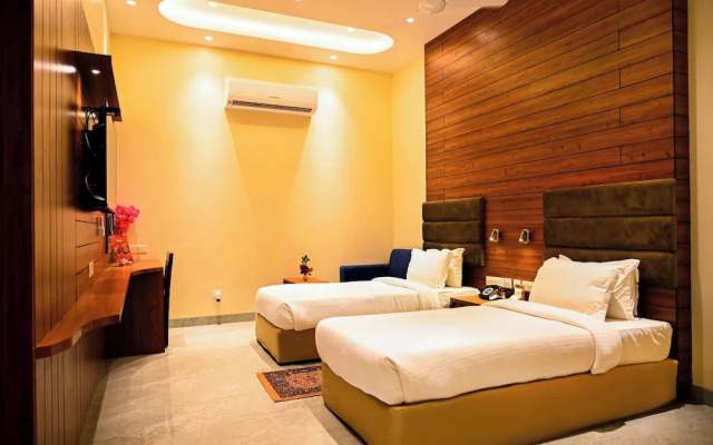 Hotel Cresent Near Assi Ghat