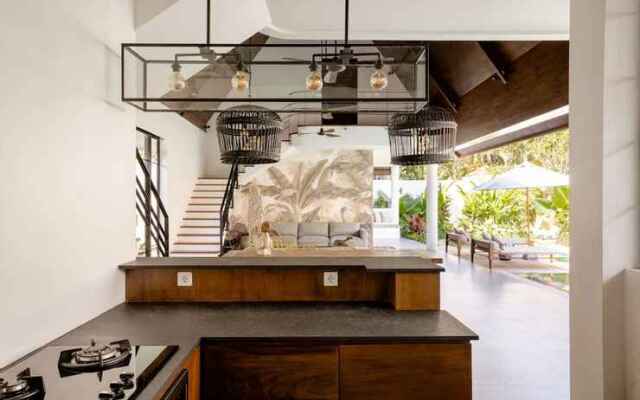 Contemporary Private Villa, 4 BR, Canggu With Staff