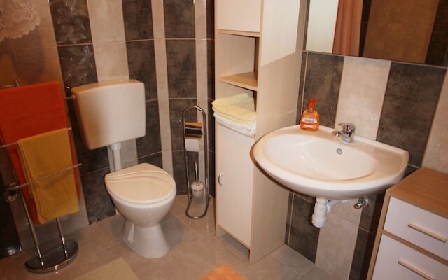 Cosy Apartment 5min to Beach Mirela Borik