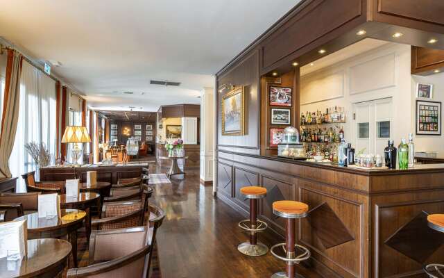 The Regency Hotel, Sure Hotel Collection by Best Western