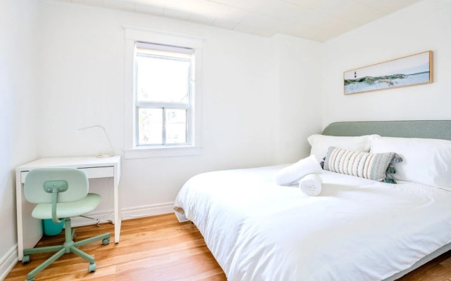 3BR Townhouse - St Clair West Village w Parking