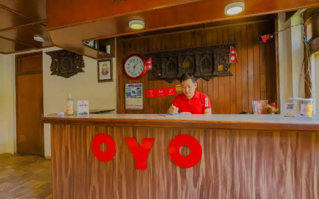 OYO 795 Hotel Holiday Inn