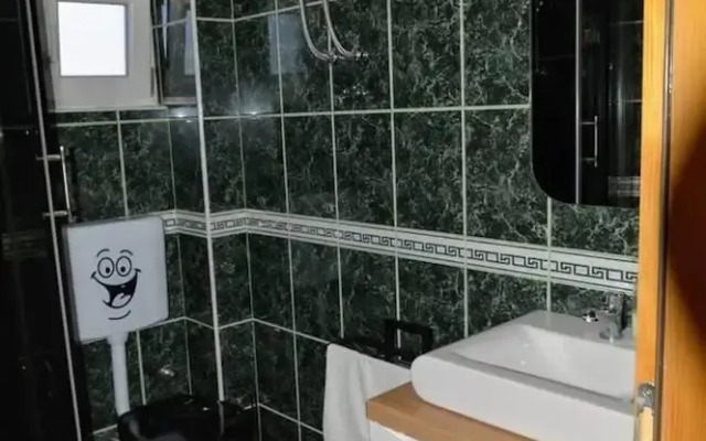 Lovely 2-bed Apartment in Vinisce, Close to Beach