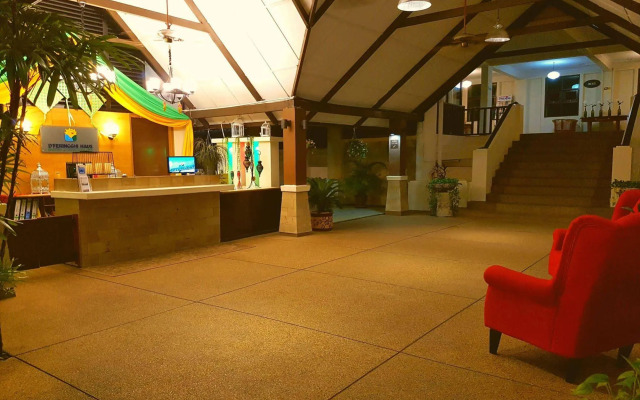 D'Feringghi Haus Hotel & Restaurant