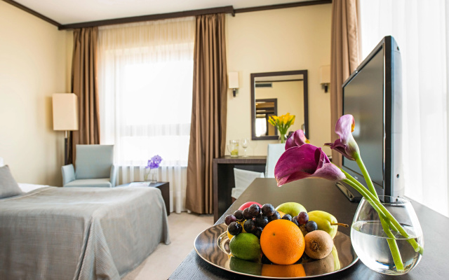 Rosslyn Central Park Hotel