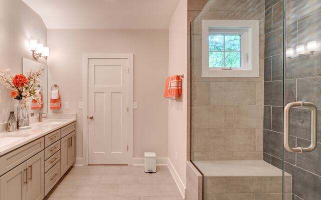 1121 Nashville - 4 Br Duplex