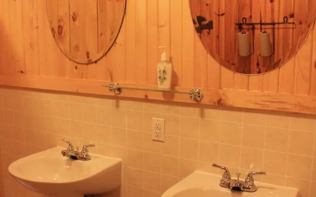 Algonquin Eco-Lodge