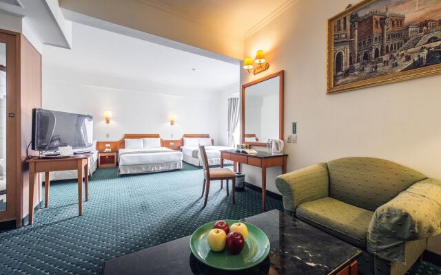 Travel Road Hotel