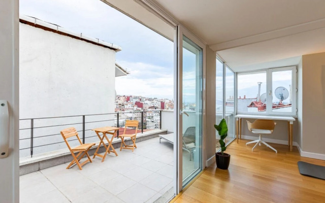 Mesmerizing Flat With Bosphorus View