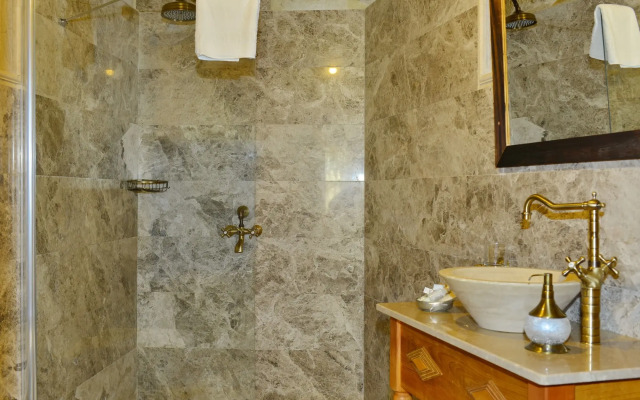 Seki Cave Suites