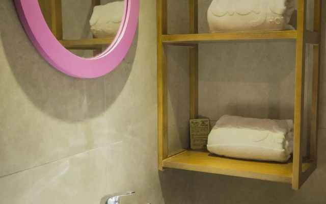 Radja Art and Boutique Hotel Simpang Lima