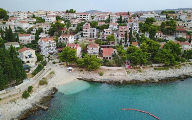 Exquisite Apartment With Balcony and Sea View