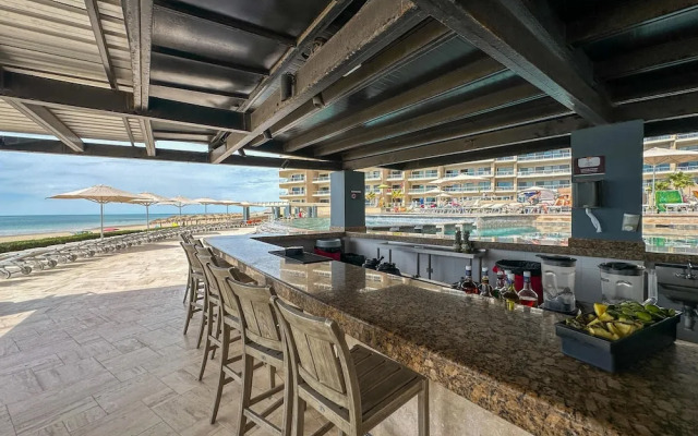 Beachtop Haven 2BR Condo at Iconic Sandy Beach
