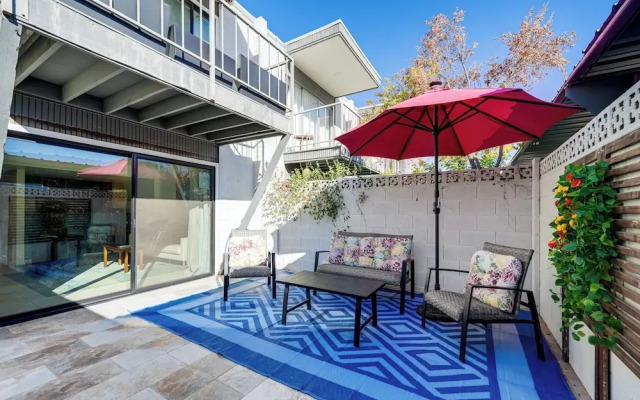 Scottsdale Townhome: Furnished Patio & Pool Access