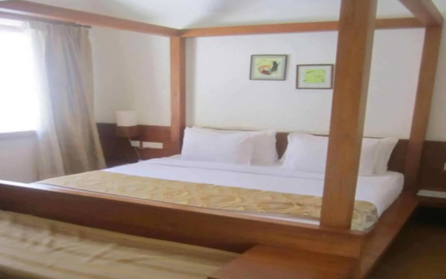 Le Pondy Beach & Lake Resort